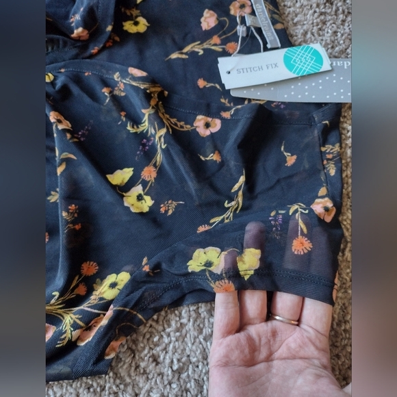 Daniel Rainn V-neck Floral Cap Sleeve Shirt NWT - Picture 7 of 11